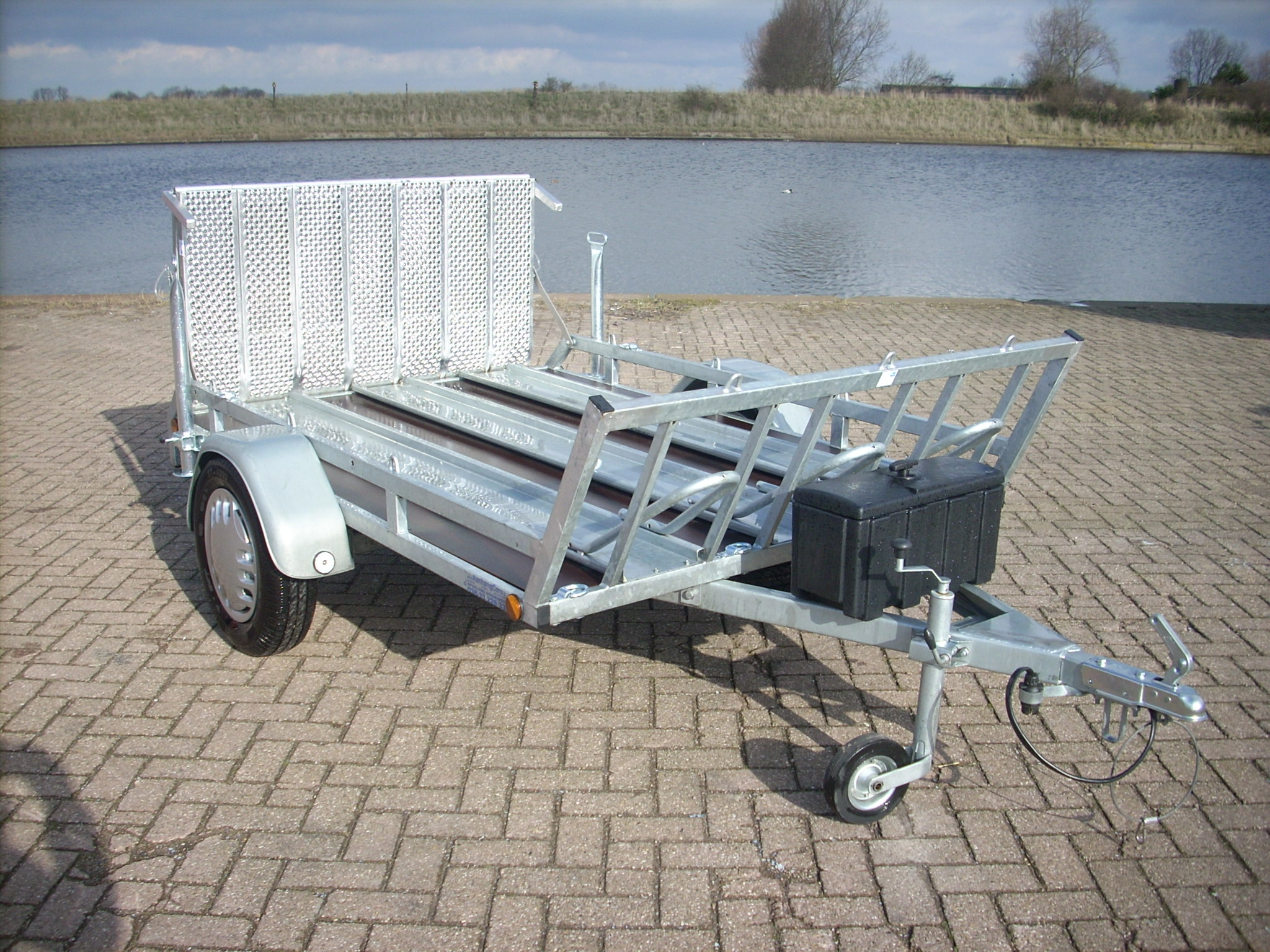 Motortrailer met oprijklep