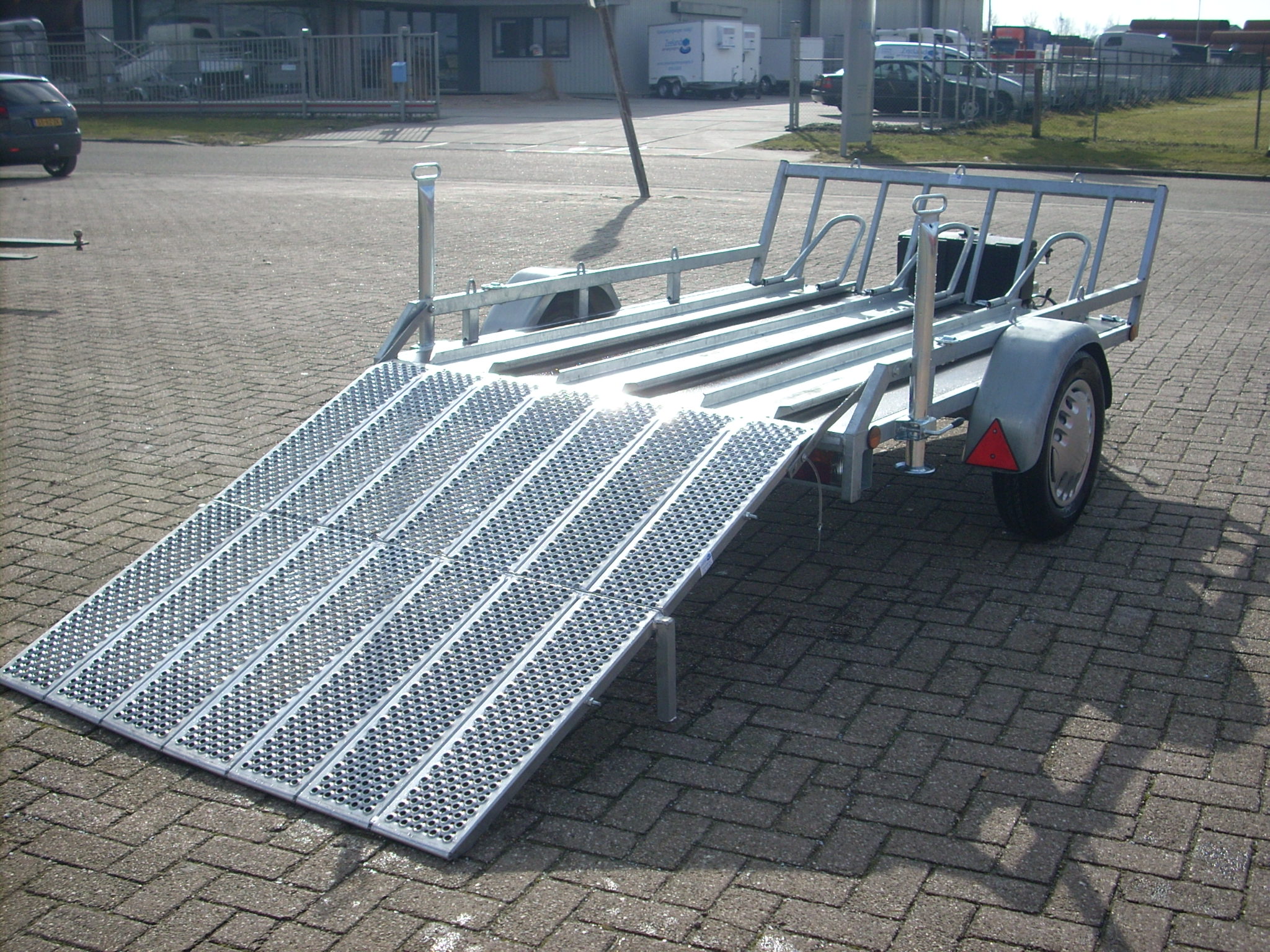 Motortrailer met oprijklep