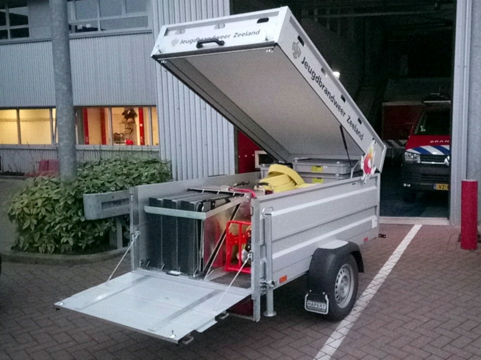 Bagagewagen met verhoogde borden en inbouw 