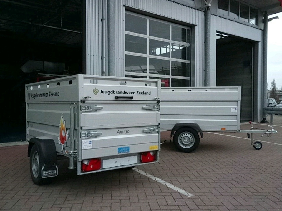 Bagagewagen met verhoogde borden en inbouw 