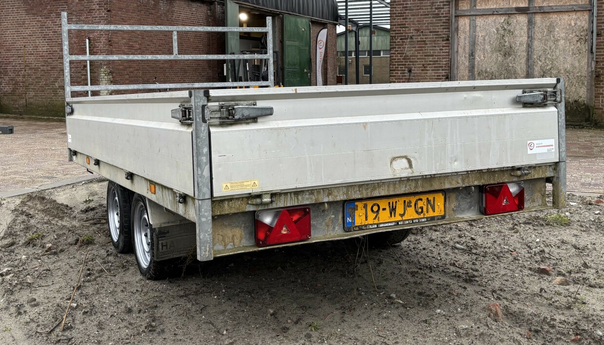 Hapert plateauwagen 335x180cm 2000kg met 40cm (hoge) borden