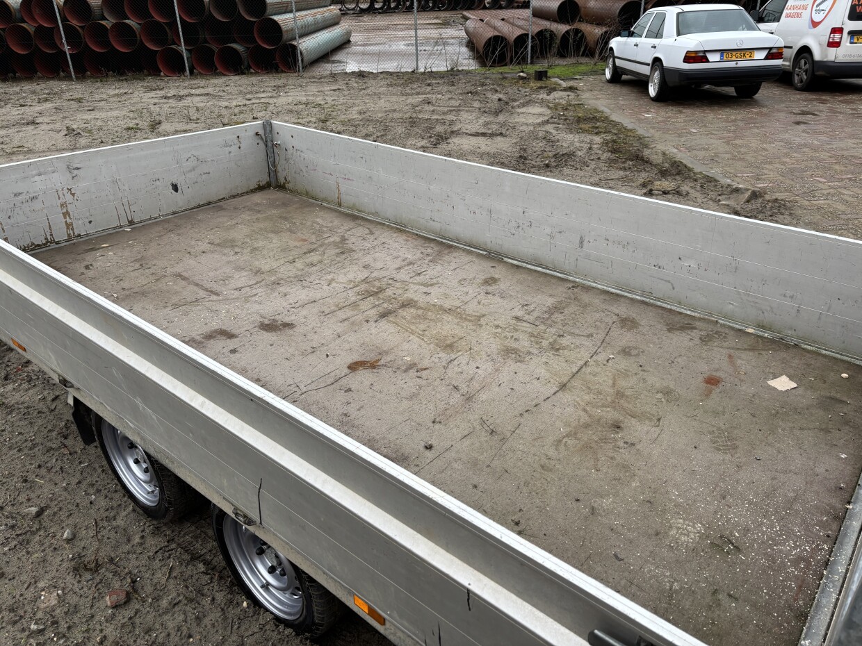 Hapert plateauwagen 335x180cm 2000kg met 40cm (hoge) borden