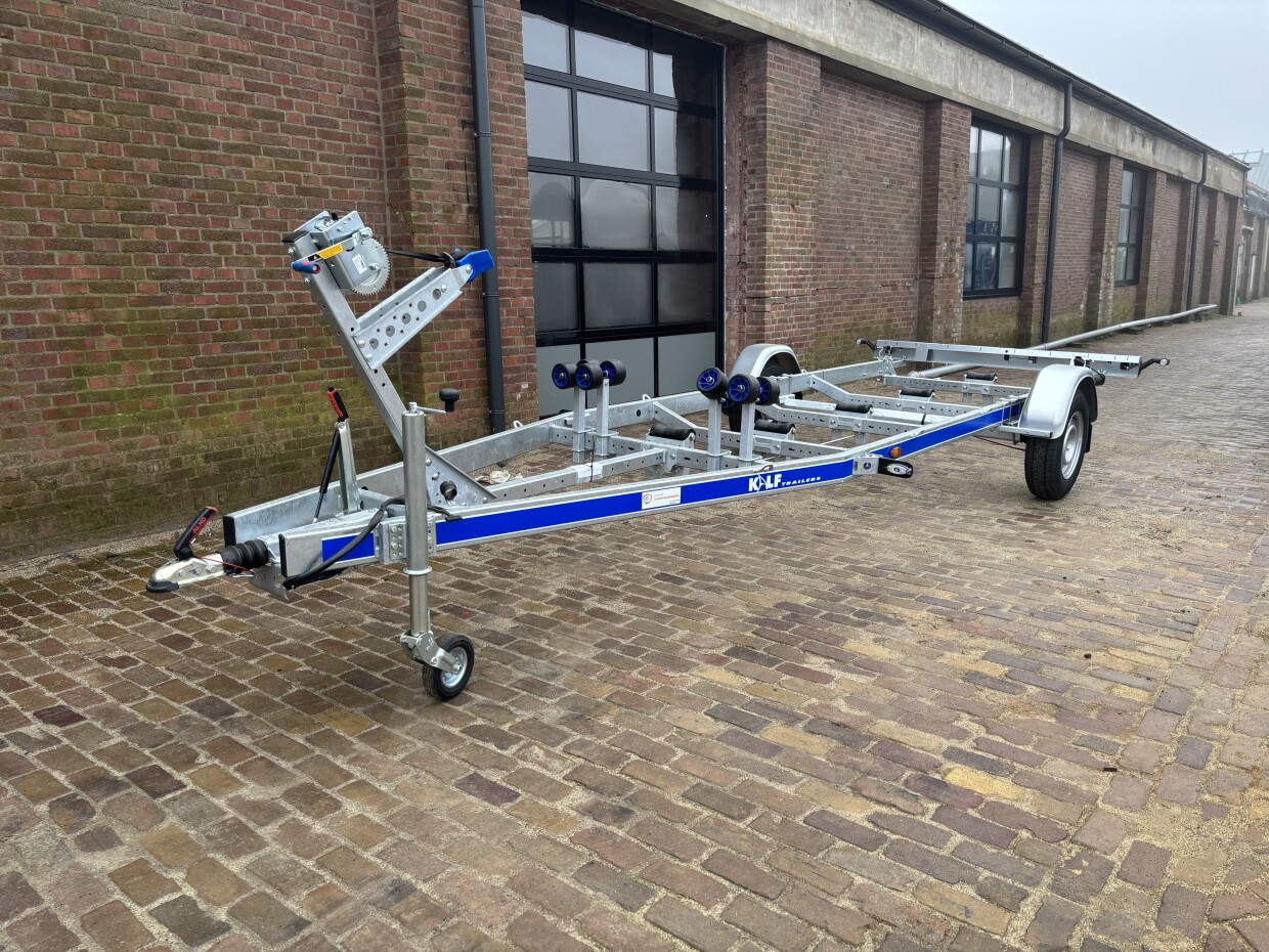 Kalf 1350-62 V enkelas boottrailer 620x216 cm