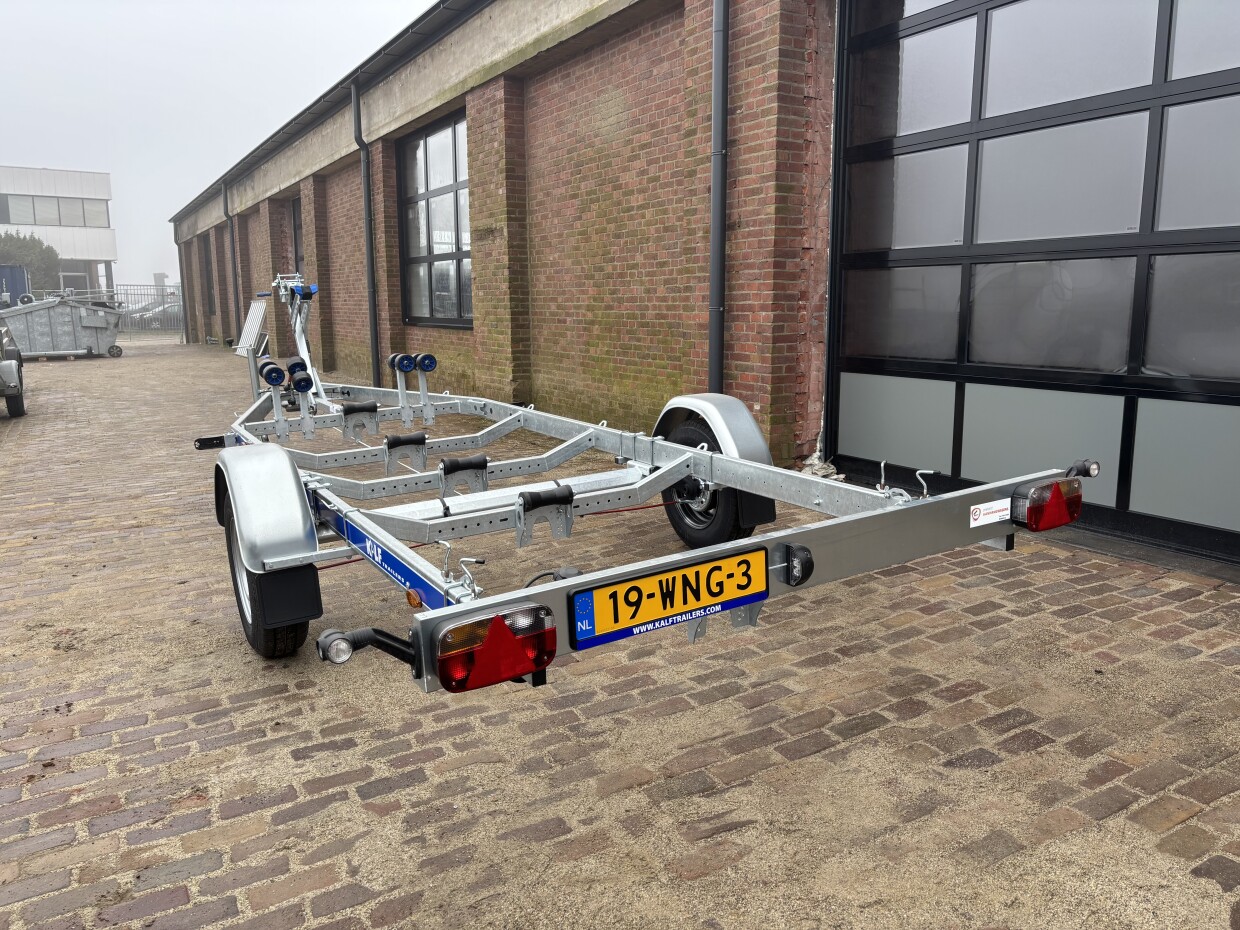 Kalf 1350-62 V enkelas boottrailer 620x216 cm