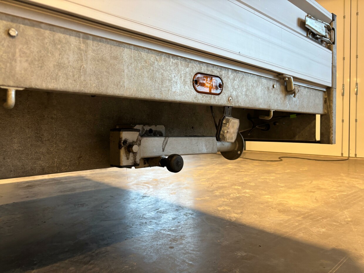 Hapert plateauwagen 3-asser 3500kg 605x220cm paraboolvering