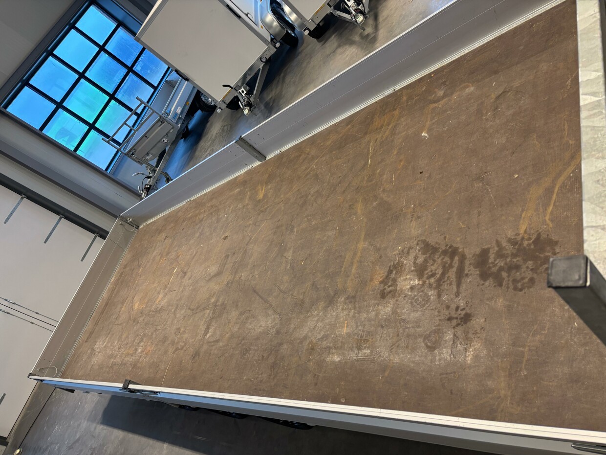 Hapert plateauwagen 3-asser 3500kg 605x220cm paraboolvering