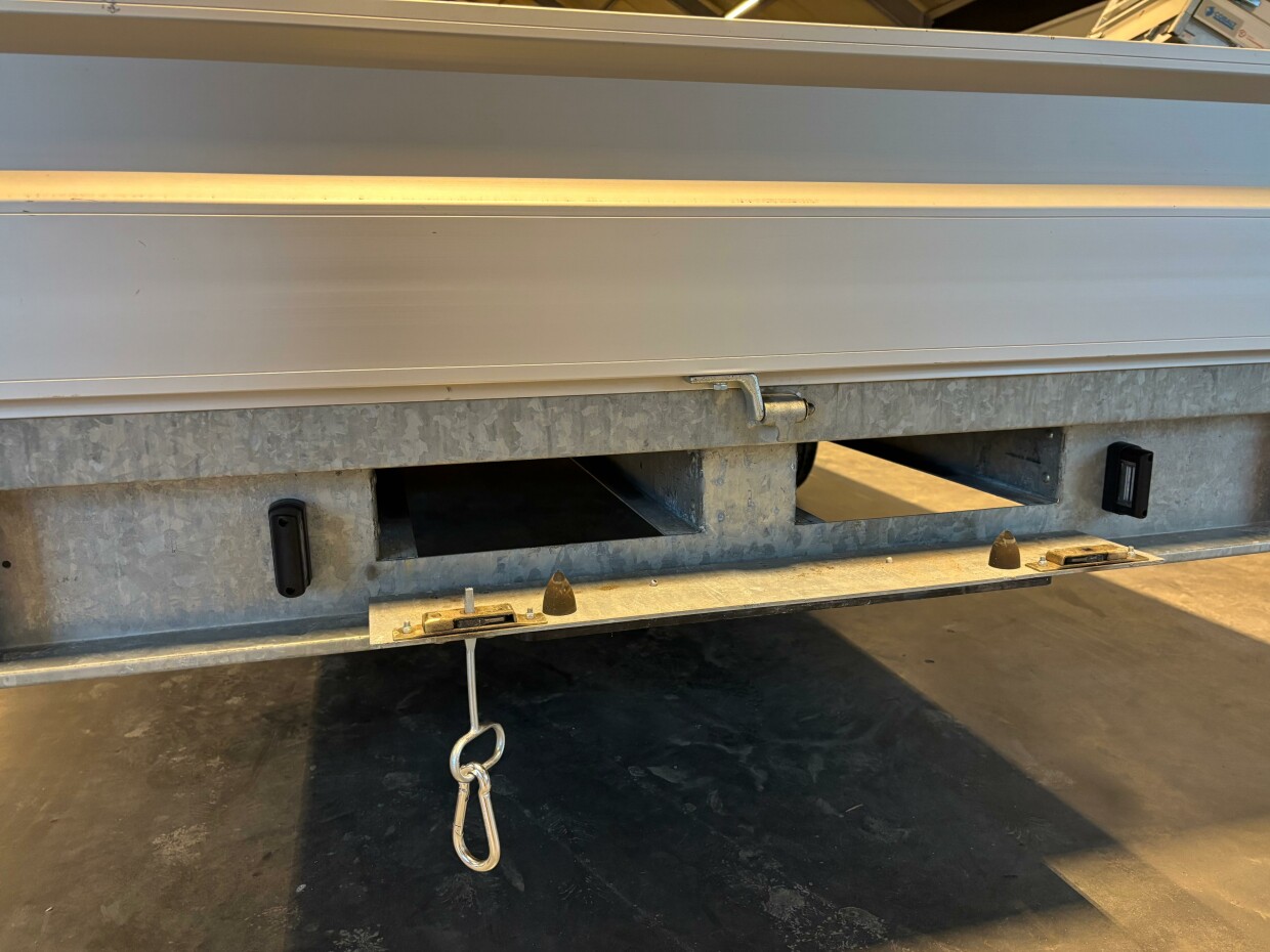 Hapert plateauwagen 3-asser 3500kg 605x220cm paraboolvering