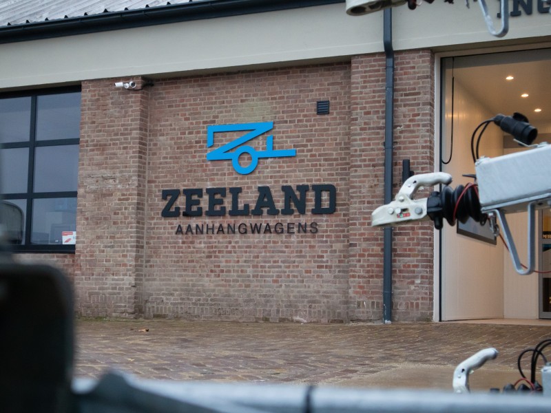 Foto ingang groot bijgesneden